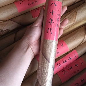 In the 1980s, Laosheng tea column dry warehouse Laosheng column Menghai ancient tree raw material soup color is red, thick, translucent and full of aged flavor.