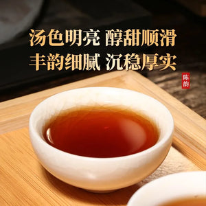 Pu'er ripe tea, Menghai old tree five-year-aged ancient tree tea, Yunnan seven-son cake.